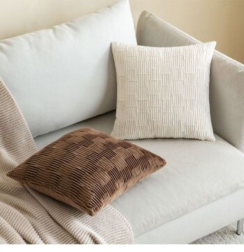 Housse de coussin en velours de couleur unie (marron/blanc) │ Housse de coussin décorative plissée simple et moderne 3