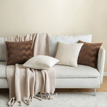 Housse de coussin en velours de couleur unie (marron/blanc) │ Housse de coussin décorative plissée simple et moderne 5