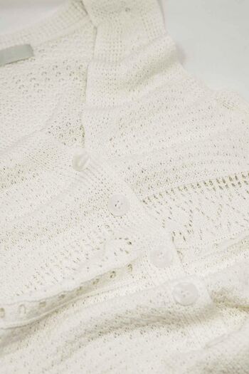 Gilet maxi en crochet avec fermeture à bouton en blanc 4