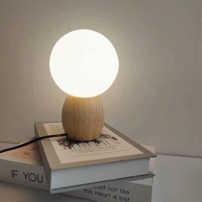 Lámpara de mesa nórdica de madera con bola de cristal │ Iluminación ambiental minimalista en la cama │ Lámpara de escritorio LED cálida y moderna