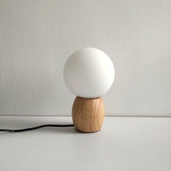 Lampe de table nordique en bois avec boule de verre │ Éclairage d'ambiance minimaliste sur le lit │ Lampe de bureau LED chaude et moderne 6