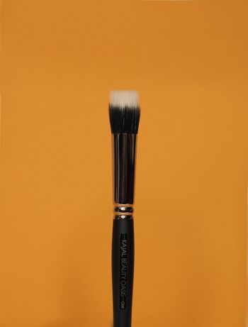 BROSSE KAJAL O02 1