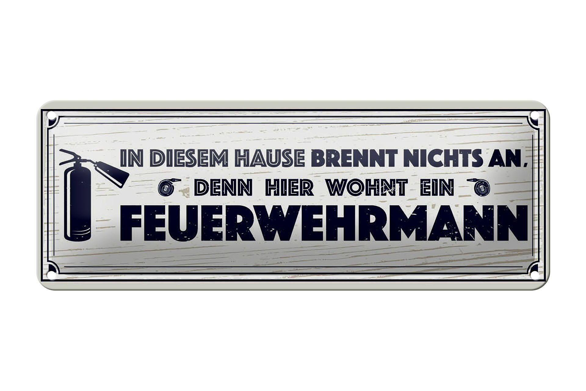 Targa in metallo con scritta 27x10 cm In questa casa non brucia nulla