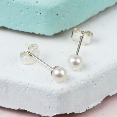 Piccoli orecchini di perle d'acqua dolce in argento sterling avorio