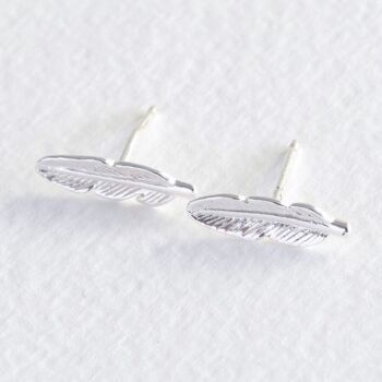 Boucles d'oreilles minuscules plumes en argent sterling