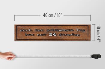 Panneau en bois indiquant 46x10cm, même le pire jour a une décoration de 24 heures 4