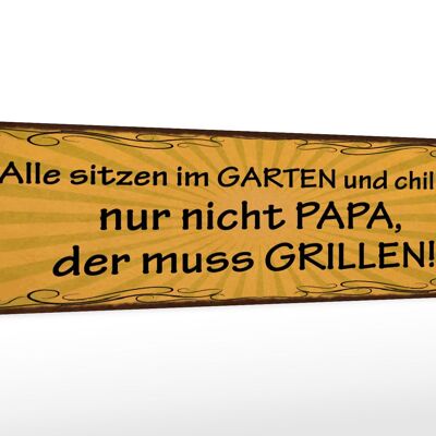 Cartello in legno con scritta 46x10 cm Tutti si rilassano. Papà deve grigliare la decorazione