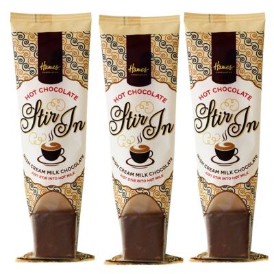 Agitador de chocolate con leche caliente/crema irlandesa. Envuelto en flujo