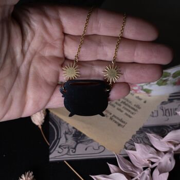 collier pendentif ras-de-cou chaudron - sorcière 2
