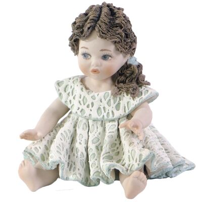 Figura de porcelana Leonora, niña con vestido de encaje verde