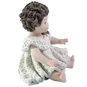 Figurine en porcelaine Leonora, petite fille en robe de dentelle verte 4