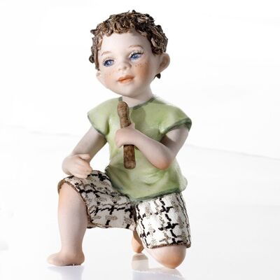 Figura de porcelana Enzo, niño flautista