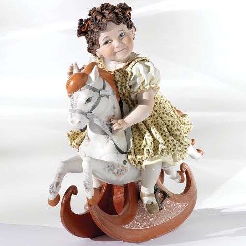 Statuina in porcellana di bimba sul cavallo a dondolo - Sissy