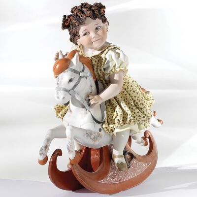 Figura de porcelana de niña sobre un caballito - Sissy