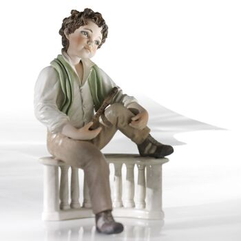 Figurine en porcelaine Philippe, garçon à la flûte 2