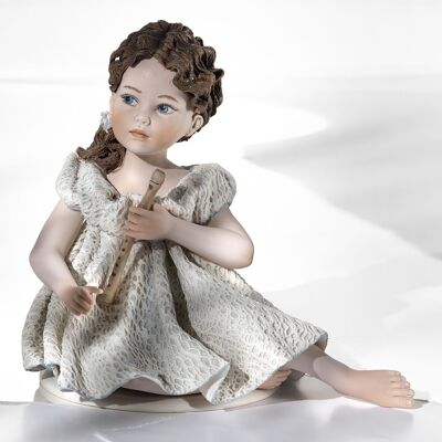 Figurine en porcelaine Gaia, jeune fille en robe de dentelle bleu clair