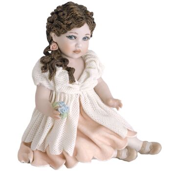 Figurine en porcelaine Flora, jeune fille en robe rose et dentelle 2