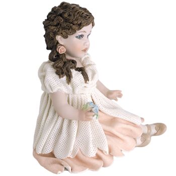 Figurine en porcelaine Flora, jeune fille en robe rose et dentelle 3