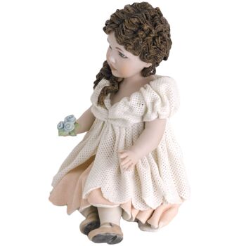 Figurine en porcelaine Flora, jeune fille en robe rose et dentelle 6