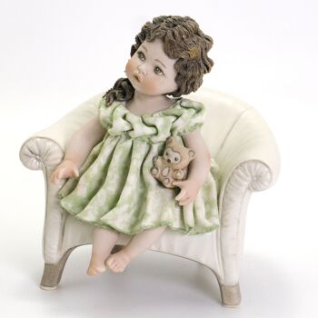 Figurine en porcelaine Lisetta dans un fauteuil 2