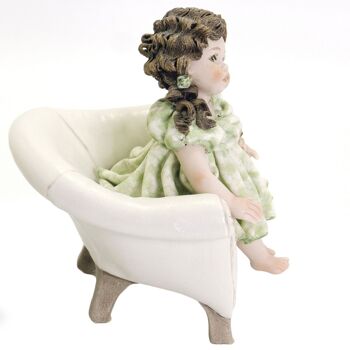 Figurine en porcelaine Lisetta dans un fauteuil 4