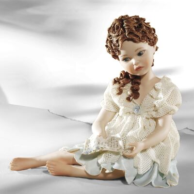 Figura de porcelana Ofelia, niña con letra.