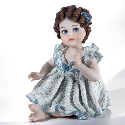 Statuina in porcellana Priscilla, bambina in abito di pizzo azzurro