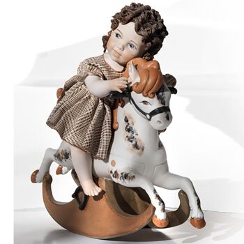 Figurines en porcelaine d'enfants sur des chevaux à bascule - grand (14/T82) 2