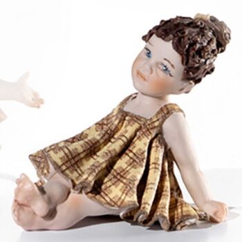 Figurines en porcelaine d'une petite fille à la robe colorée, taille 33 3