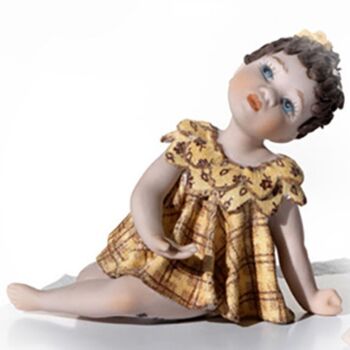 Figurines en porcelaine d'une petite fille à la robe colorée, taille 33 5