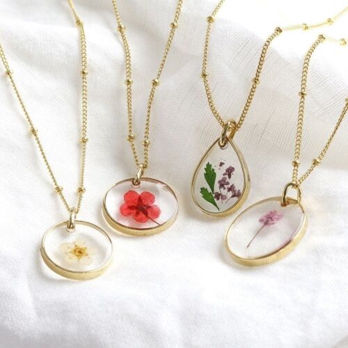 Real Pressed Birth Flower Pendant Necklace in Gold - February