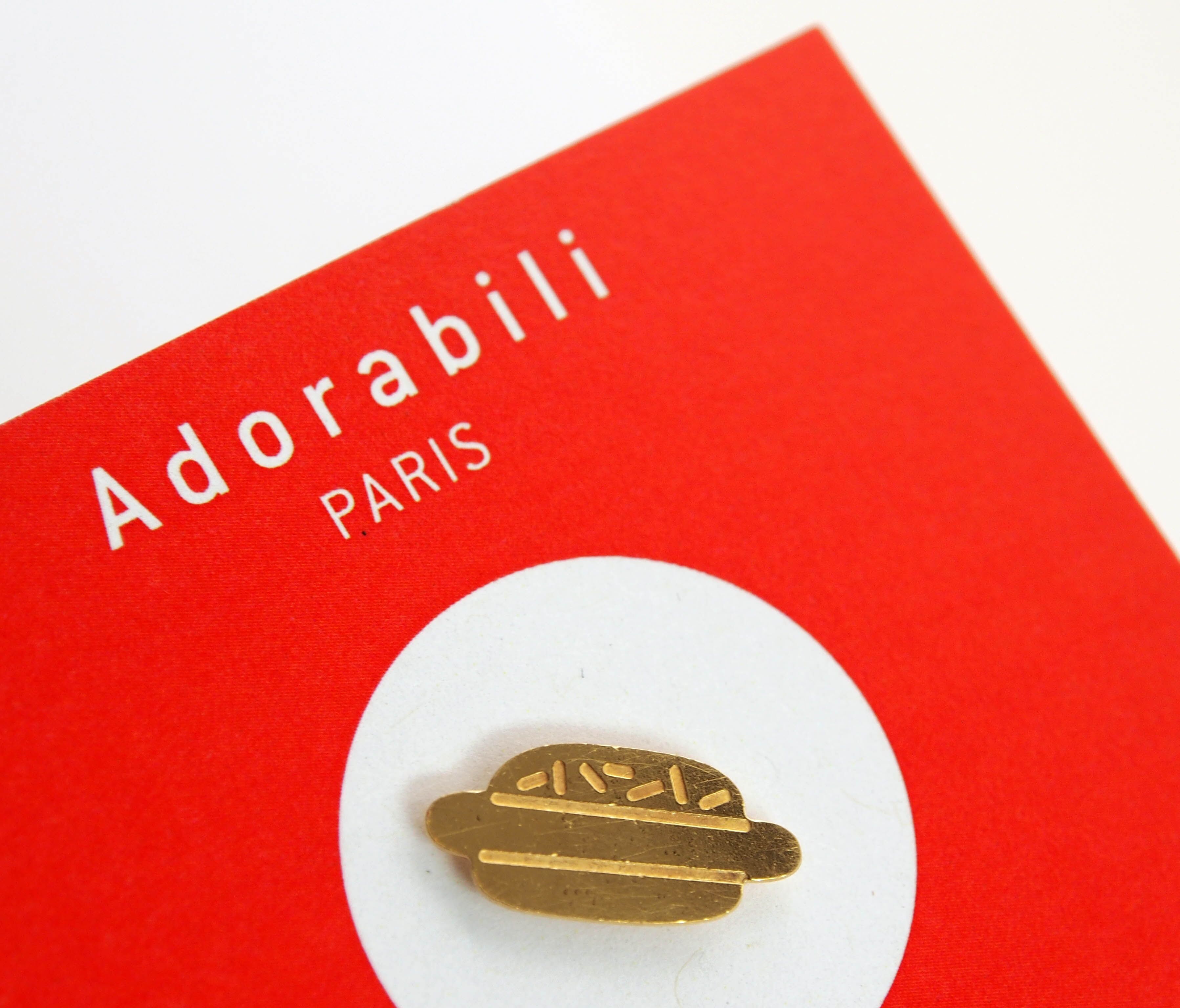 Spilla hot dog placcata in oro