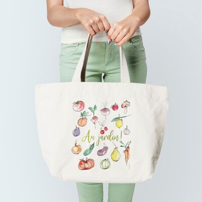 Bolsa de compras en el jardín.