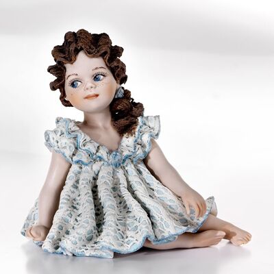 Figurine en porcelaine Grace, jeune fille en robe de dentelle bleu clair