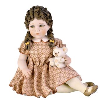 Figurine en porcelaine Sofia avec ours en peluche 2