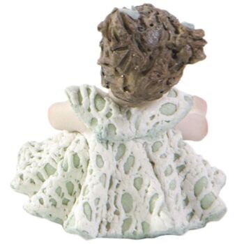 Figurine en porcelaine Thé, petite fille en robe de dentelle verte 5