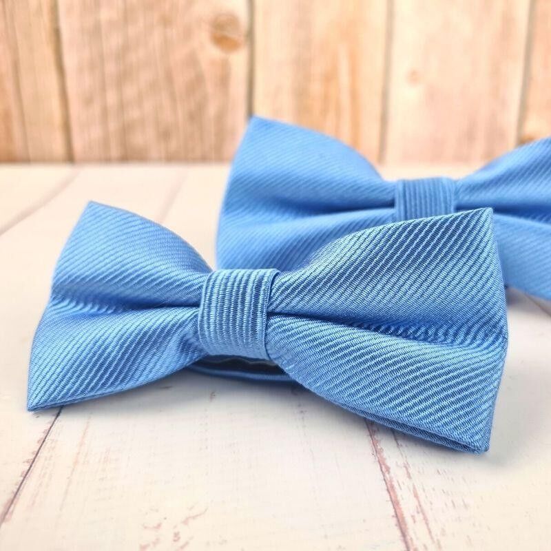 Nœud papillon assortis bleu ciel en satin de polyester