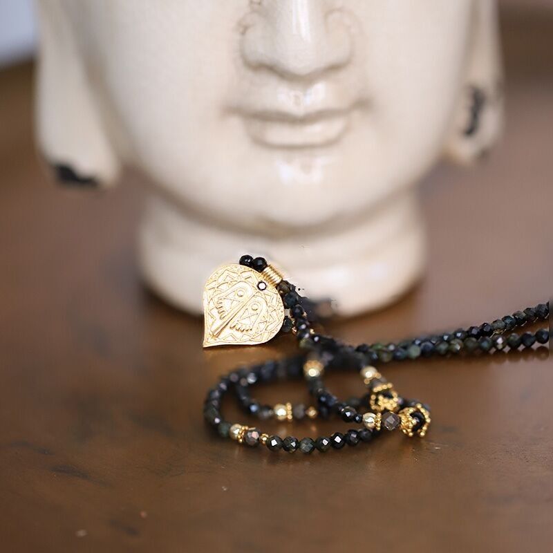Collana con ciondolo piedi di Buddha e turmalina