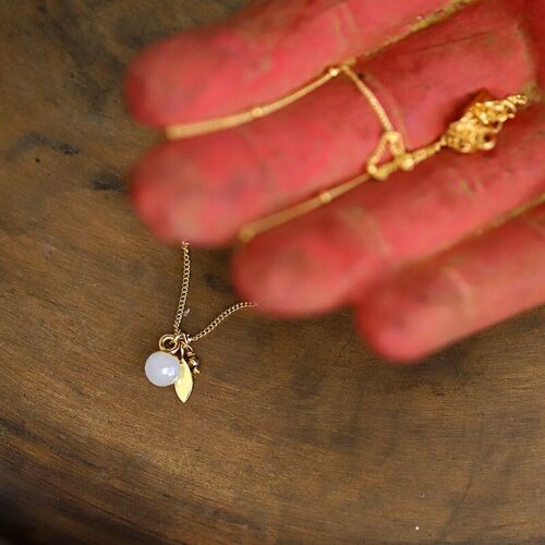 Moonstone pendant necklace