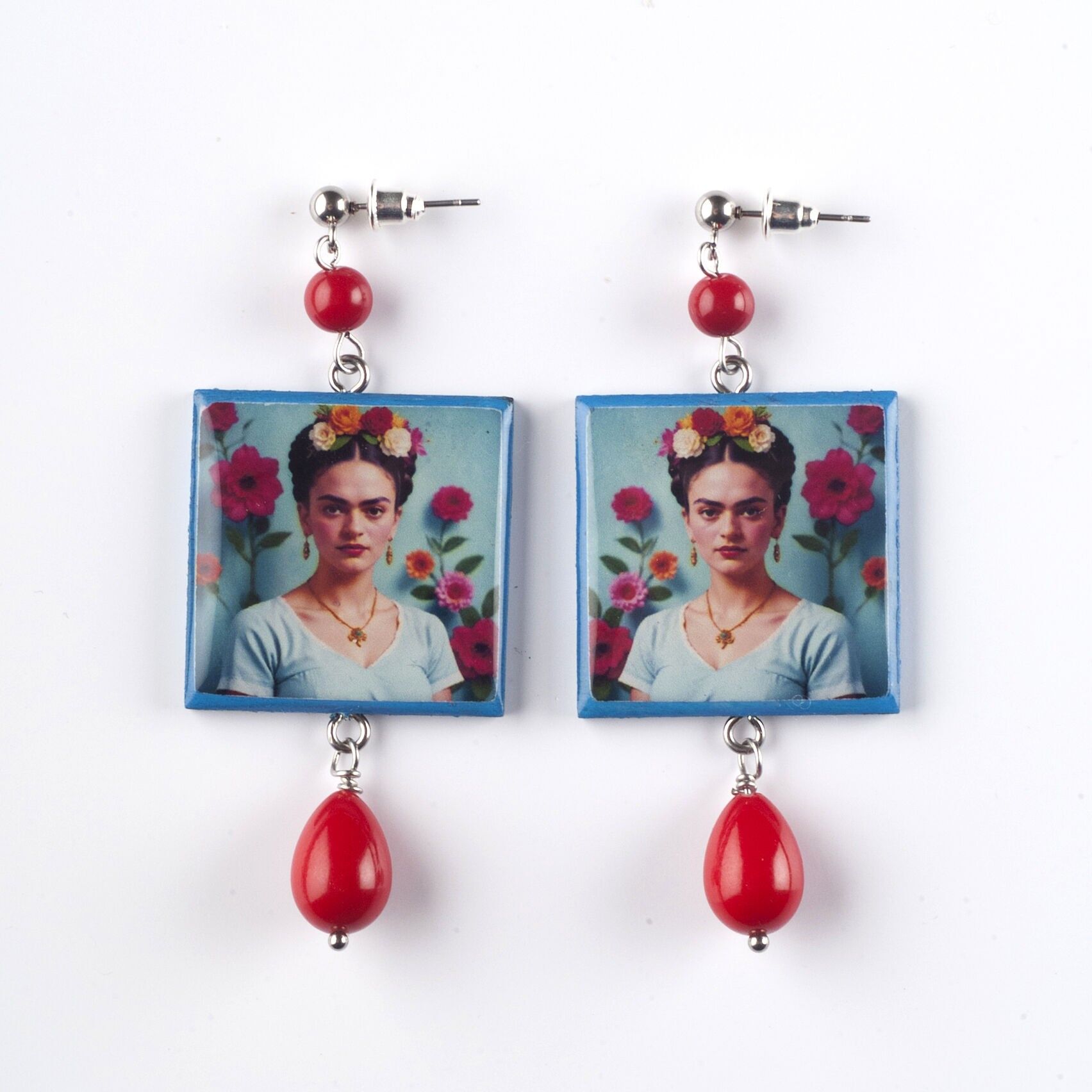 Ohrringe aus Holz und Harz – Frida Kahlo blaue Quadrate mit Tropfen und roter Perle
