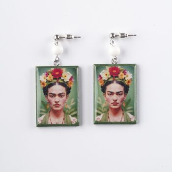 Boucles d'oreilles en bois Frida Kahlo vertes 1