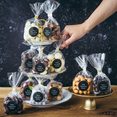 Pequeñas bolsitas de regalo con mensaje: nueces y frutos secos cubiertos de chocolate