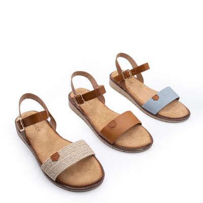 Flat Sandals With Buckle and Padded Insole
