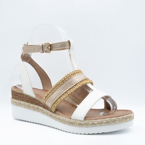 RAFFIA DESIGN WEDGE SANDALS WITH GOLDEN BUCKLED CLOSURE