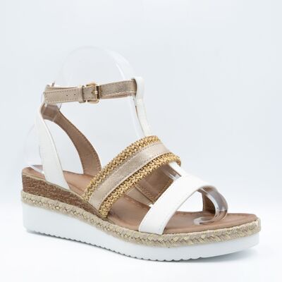 RAFFIA DESIGN WEDGE SANDALS WITH GOLDEN BUCKLED CLOSURE