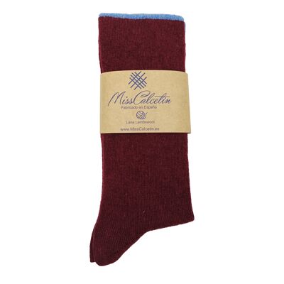 Hohe Socken aus bordeauxroter, einfarbiger Wolle von Miss Stewardess