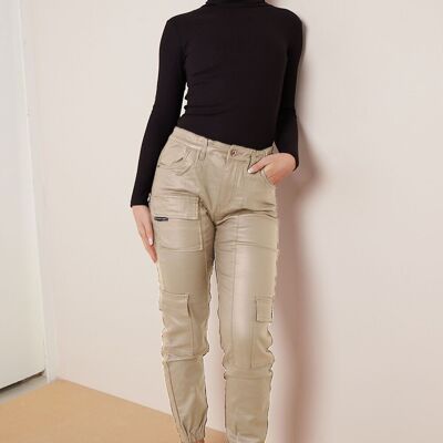 PANTALONES CARGO CON PIERNA CÓNICA ASPECTO DE PIEL- M0011-8