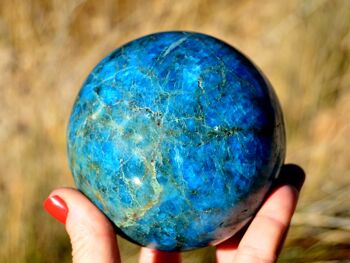 Sphère de cristal d’apatite bleue XL (70 mm - 100 mm) 12