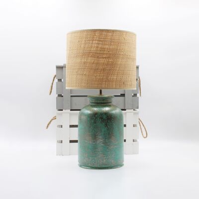 Lámpara de mesa de cerámica verde con flujos metálicos - plateados/dorados antiguos con pantalla de tambor de rafia/ratán.