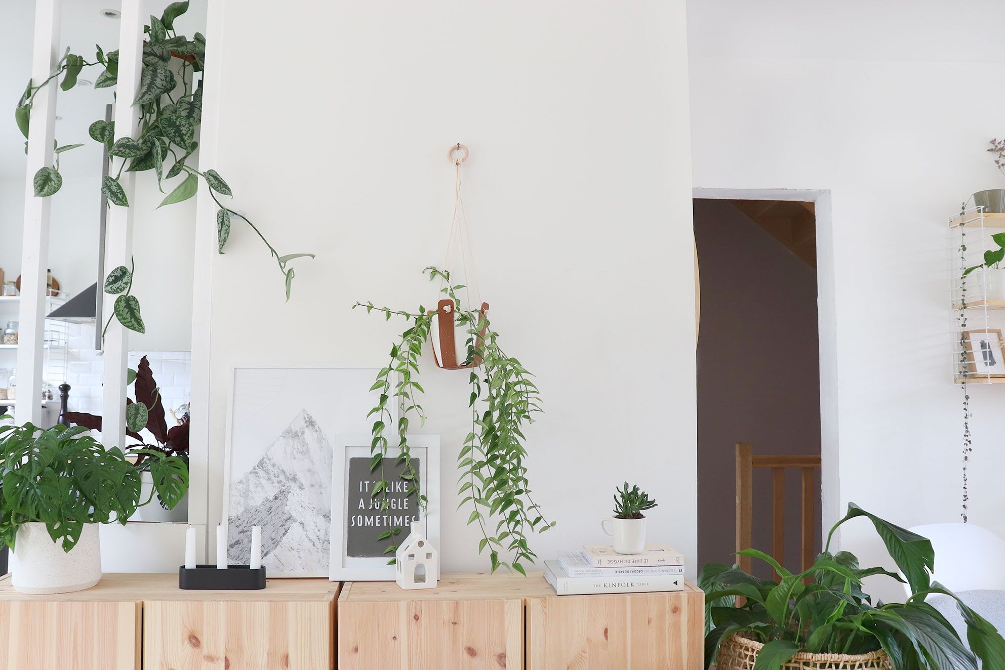 Tawny speckled suspension